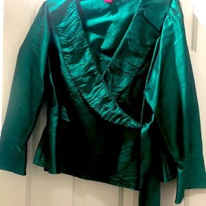 Emerald green taffeta blouse EUC perfect for Christmas!